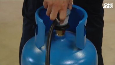 Мъж е с опасност за живота след взрив на газова бутилка
