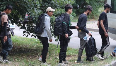 ГЕРБ-СДС искат забрана за нови бежански лагери в София