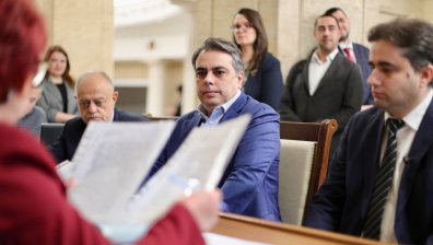 Василев: Корупцията не се бори с договори като "Боташ"