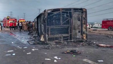 Най-малко 20 души изгоряха в автобус в Индия