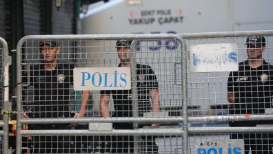 Задържаха трима турски кметове от опозиционна партия по обвинения в корупция