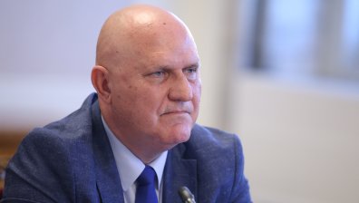 Превеждат парите за по-високите заплати на университетските преподаватели