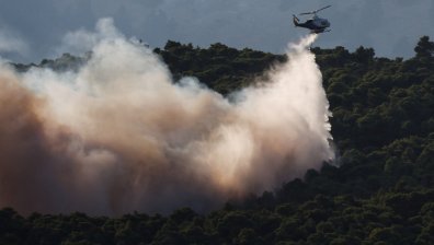 Два хеликоптера се сблъскаха в Гърция при гасенето на пожар