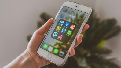 Държави настояват за възрастови ограничения в социалните мрежи