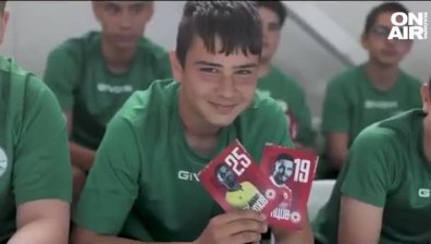 Футболисти на ЦСКА зарадваха ученици в Белозем