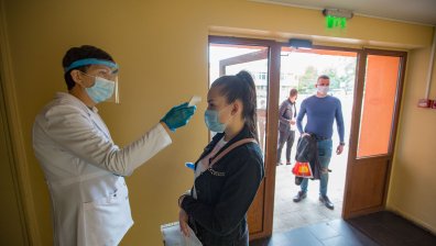 Зрелостниците държат матура по БЕЛ, мерките в училищата - строги