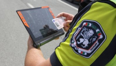 Джигит на пътя отнесе 900 лв. глоба: При ограничение 60, лети със 145 км/ч