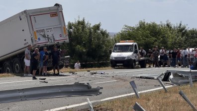 Стабилно е състоянието на ранените в тежката катастрофа с ТИР на АМ "Тракия"