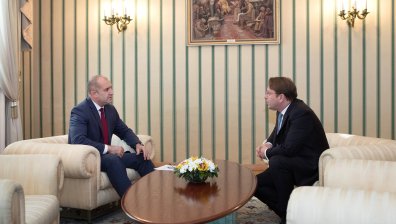 Радев и Вархеи обсъдиха европейската перспектива пред страните от Западните балкани