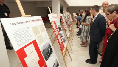 На фона на протест: Откриха изложбата, предизвикала напрежение между България и Русия