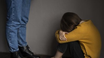 Задържаха рецидивист, ритал майка си в гръдния кош