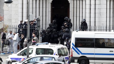 Атака във Франция: Въоръжен с нож уби трима души