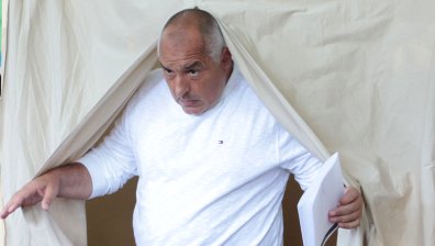 Задочен спор между президент и премиер. Борисов: Радев агитира!