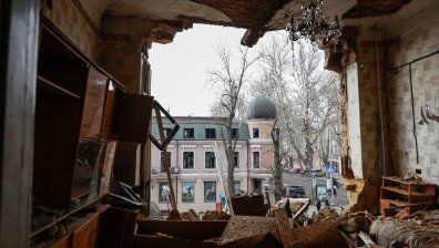 Руски дронове удариха жилищни сгради в Одеса (СНИМКИ)