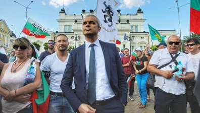 Привърженици на "Възраждане" настояват за оставката на правителството