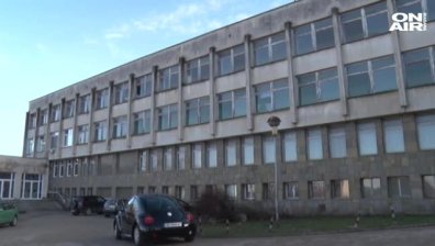 Лекарите от болницата в Ловеч блокират пътя София - Варна