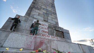БСП възстанови плочата на Паметника на Съветската армия в София