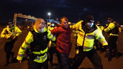 Напрежение при масовото тестване на шофьори край Дувър