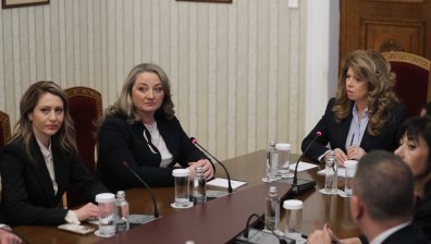 ГЕРБ-СДС при Йотова на консултации преди изборите (СНИМКИ)
