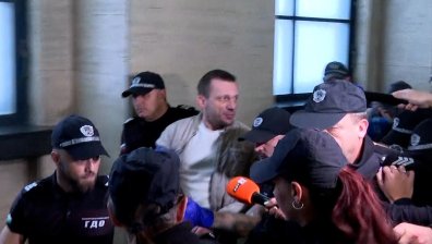 Общественоопасни: Хасърджиев и другите обвинени в гей скандала остават в ареста