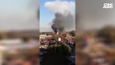 Голям пожар горя в склад за скрап в Пловдив