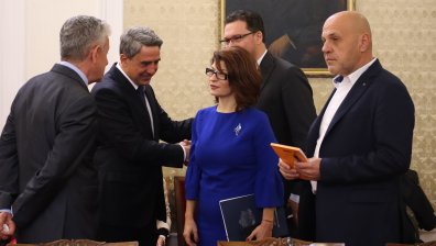 Успяха ли консултациите при Плевнелиев и Паси да "разтопят ледовете" между партиите?