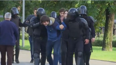 След огромния протест в Русия: Над 250 арестувани  
