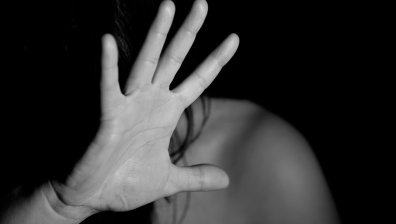 Перничанин счупи ръката на приятелката си при жесток побой