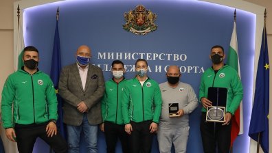Кралев награди Ивайло Иванов за среброто на европейското по джудо