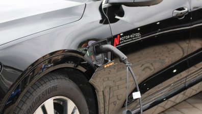 Продажбите на нови коли в България нарастват за пети пореден месец