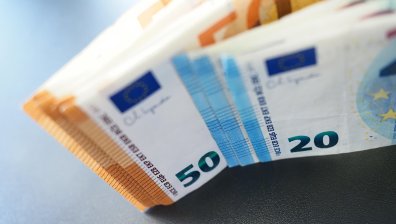 КЗП проверява всички банкови институции с кредити за студенти
