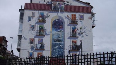 Българин оцветява сградите в Испания (галерия)