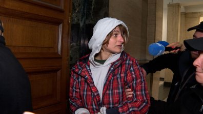 Прокуратурата настоява за психиатрично настаняване на жената, намушкала чужденци