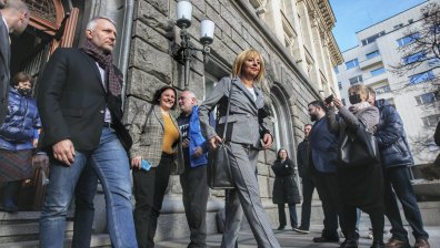 Мая Манолова регистрира коалицията си в ЦИК