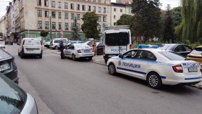 Зрелищна гонка с мигранти в центъра на София, шофьорът е избягал