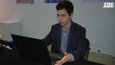 Студент преподава безплатно български на чужденци, за да популяризира България