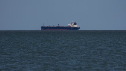 Русия атакува логистичен център в Украйна и товарни кораби в Черно море