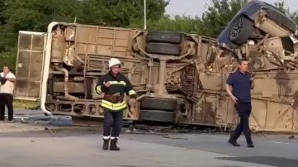 НАП погва шофьорите от катастрофата на "Челопешко шосе": Скъпи коли и шофьорска книжка от чужбина