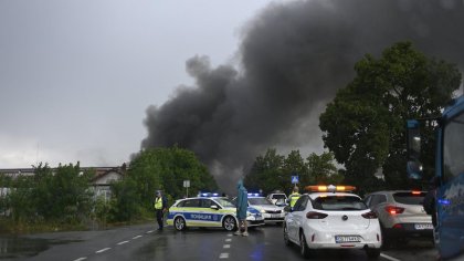 Две халета за преработка на пластмаса горяха в София (СНИМКИ)