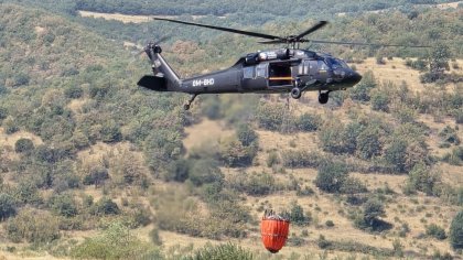 Военните вдигнаха "Кугър" за втори ден срещу пожара над Антон