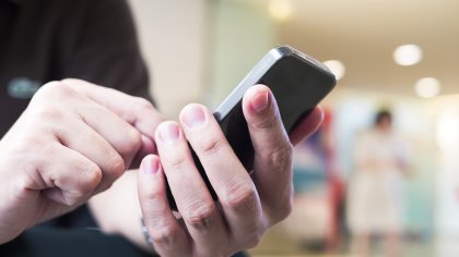 Старият телефон може да се превърне в охранителна камера само за 5 минути