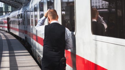 Пиян машинист заспа в товарен влак и блокира железопътна линия в Германия