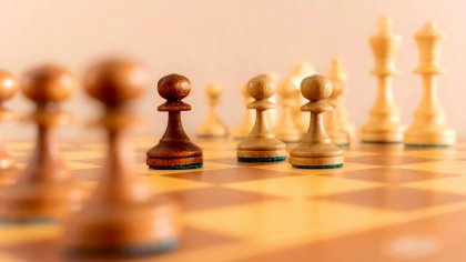 ФИДЕ отложи санкциите срещу българския шахмат до септември 2026 г.