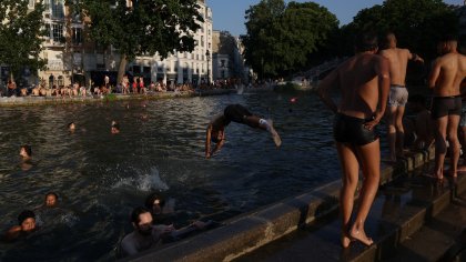 Нови рекордни температури: Жегата връхлита САЩ и Европа
