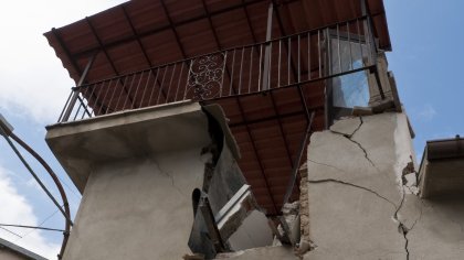 Земетресение с магнитуд 6,2 разтърси Индонезия