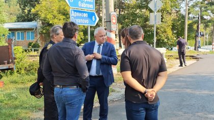 Приключиха огледите на ЕМКО - пожарът е потушен и няма опасност от нов взрив