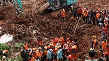 Екстремни валежи в Индонезия - най-малко 18 жертви на свлачища