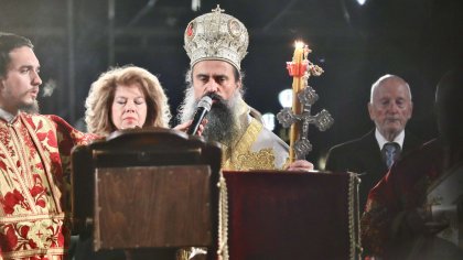 Хиляди посрещнаха Великден пред храм "Св. Александър Невски" (СНИМКИ)