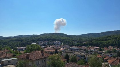 Силен взрив край Трявна: Пожар и експлозии в завод за боеприпаси