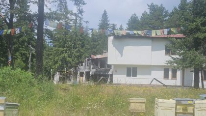 Хижа "Петрохан" стана собственост на майката на Калушев, колата на Ивей стои разбита